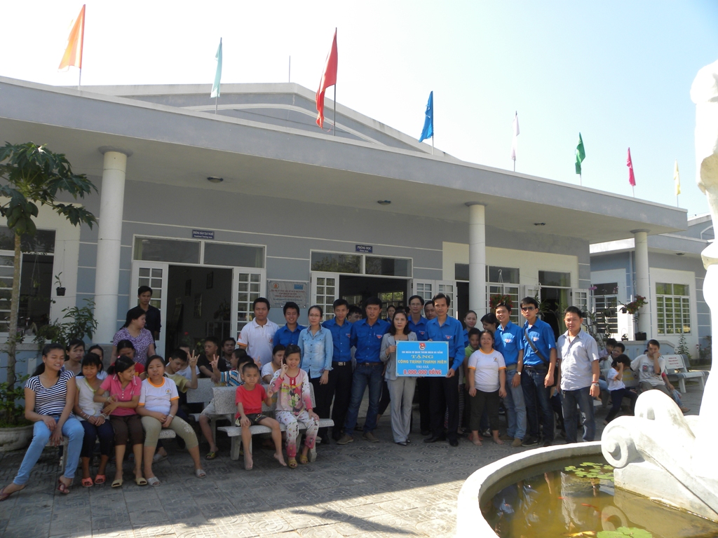 В г. Дананг собрано около 1,5 млрд донгов на организацию Тэта для жертв "эйджент-орандж"